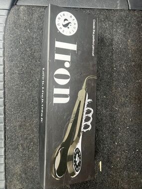 Pin-up Girl styling iron